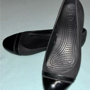 CROCS Gianna Alice Black Shiny Toe Ballet Flats Women’s 6   Good Condition